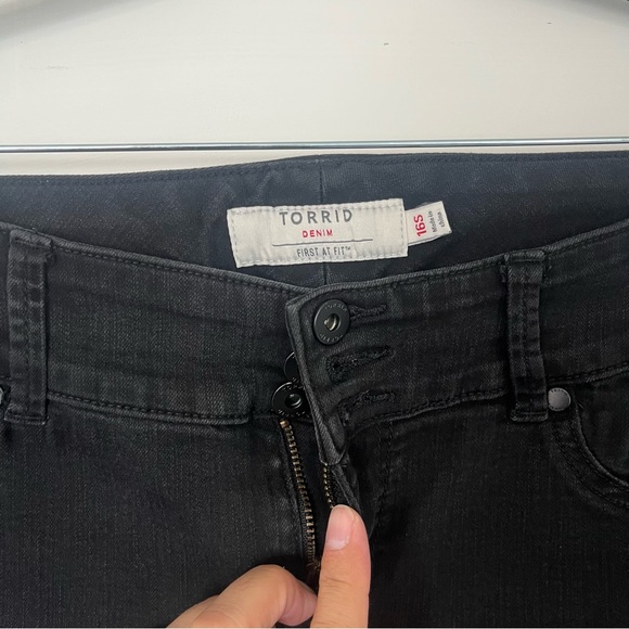 Torrid Denim Jeggings - Picture 2 of 5